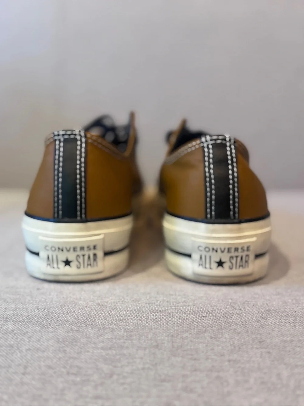 Converse Low Top Vegan Leather Platform Sneaker, Women's 8.5 - Picture 4 of 6